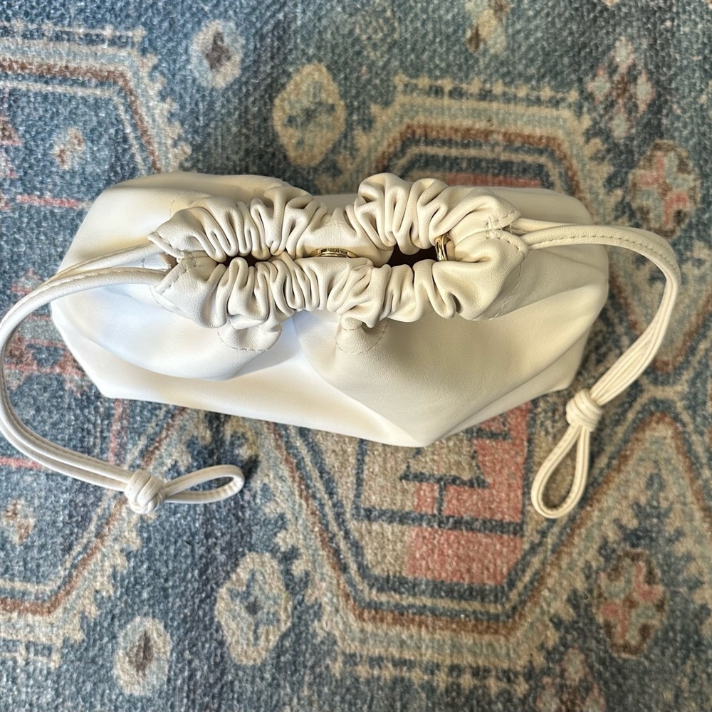 Universal Thread Drawstring Purse - Picture 2 of 7